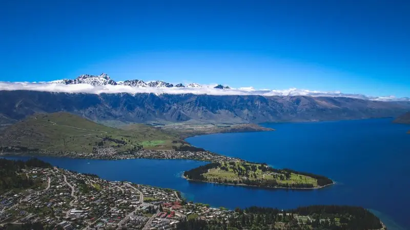 Lake Wakatipu surrounded by mountains in Queenstown